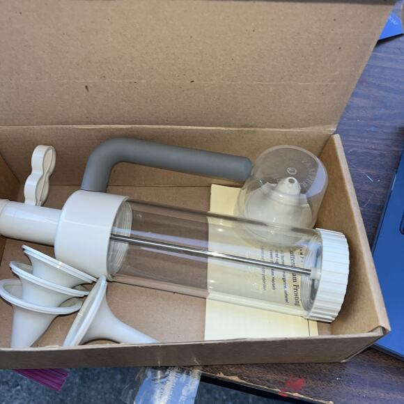 The Pampered Chef Easy Accent Decorator Frosting Kit #1778 Complete Set USED - Picture 3 of 3